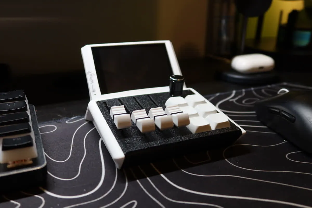 Desk setup thumbnail